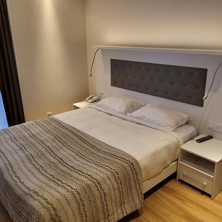 Black Sea Apartments Alliance Palace 巴统 外观 照片