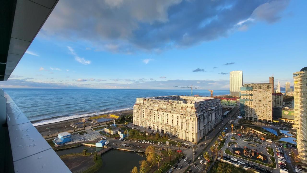 Black Sea Apartments Alliance Palace 巴统 外观 照片