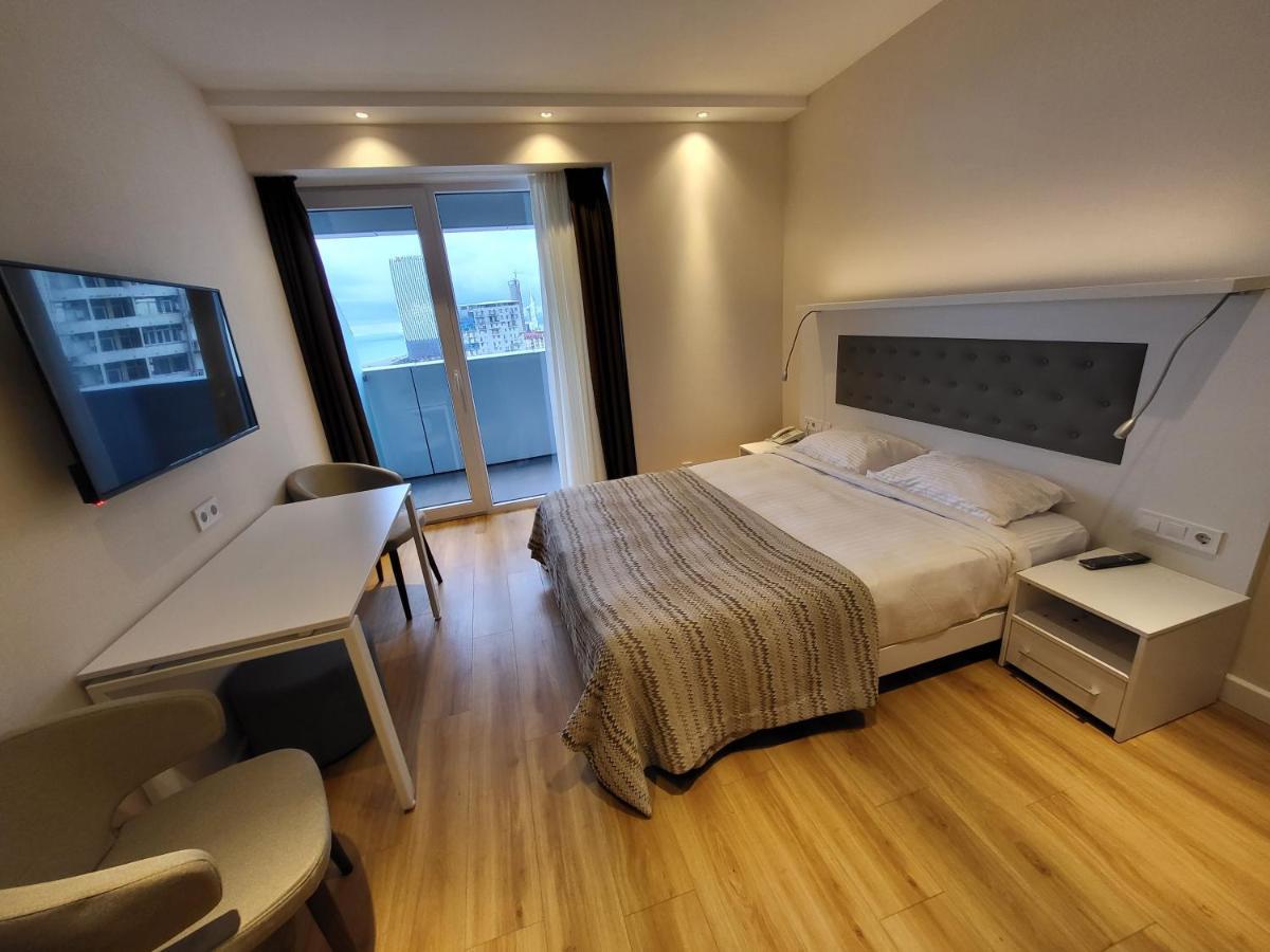 Black Sea Apartments Alliance Palace 巴统 外观 照片