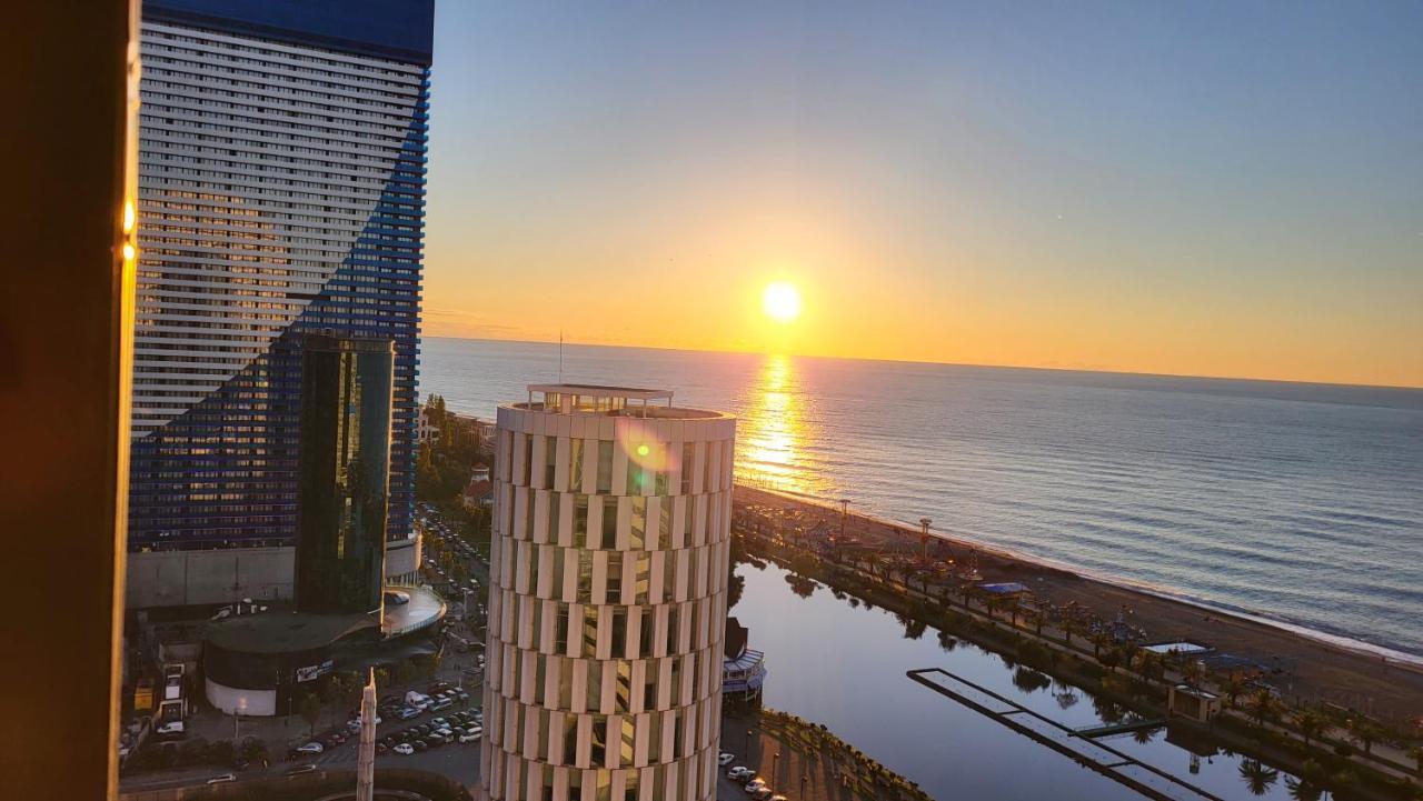 Black Sea Apartments Alliance Palace 巴统 外观 照片