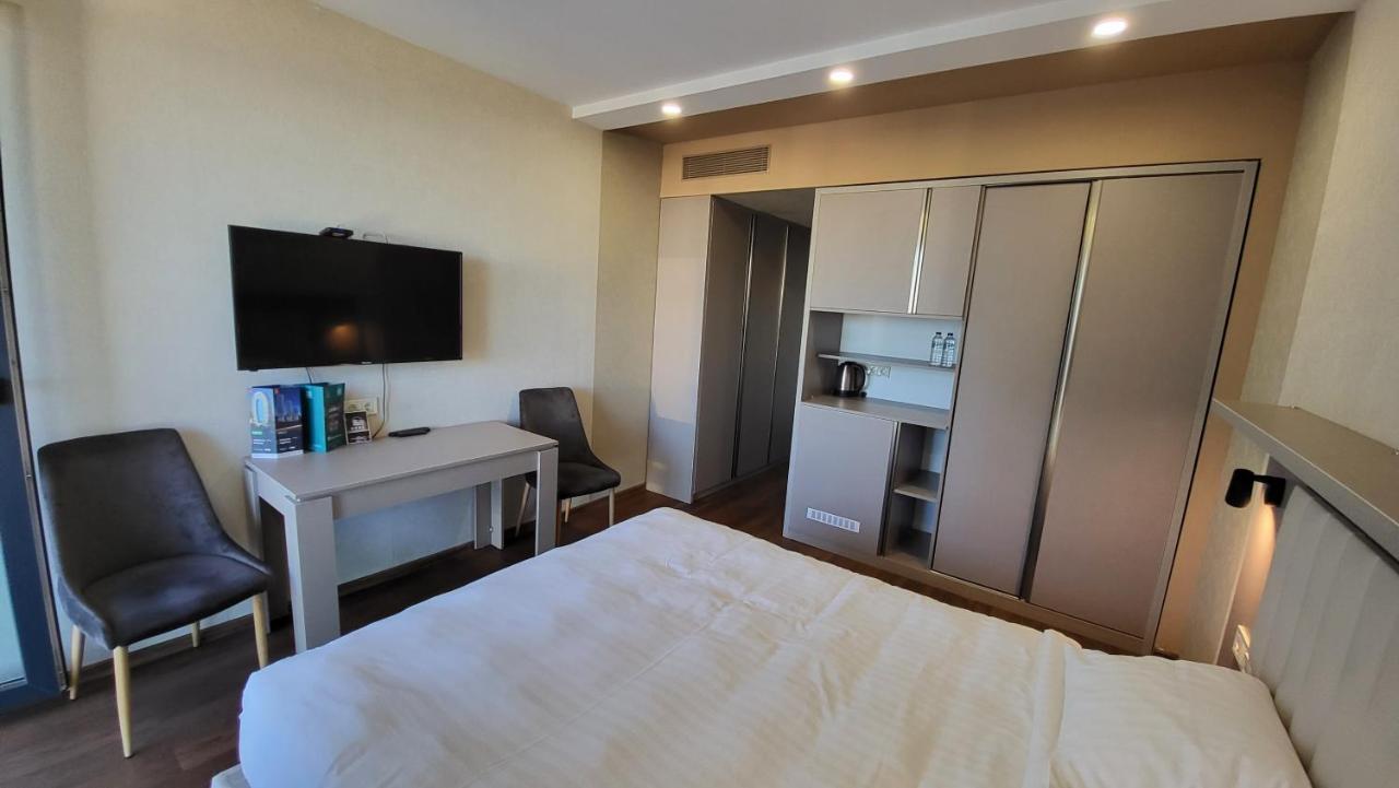 Black Sea Apartments Alliance Palace 巴统 外观 照片