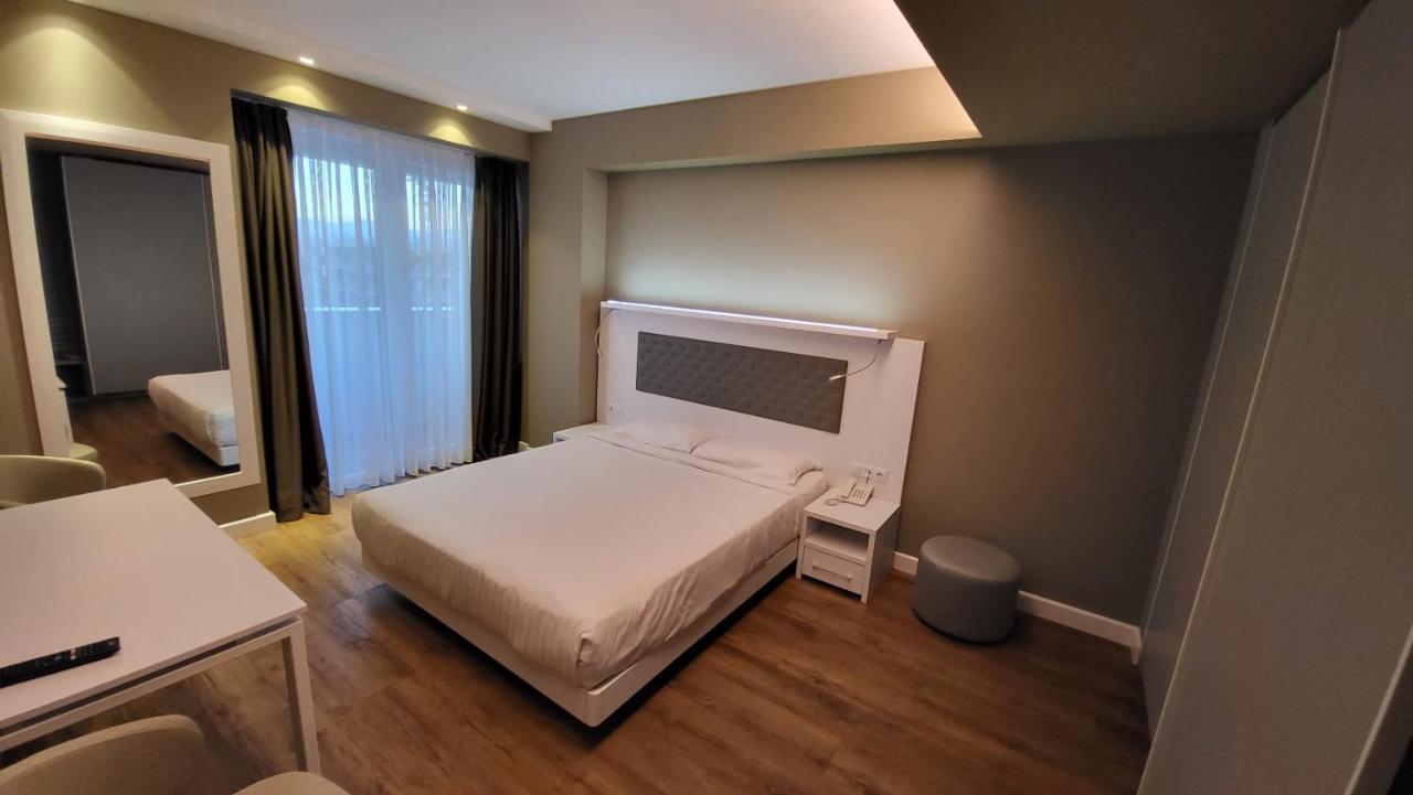 Black Sea Apartments Alliance Palace 巴统 外观 照片