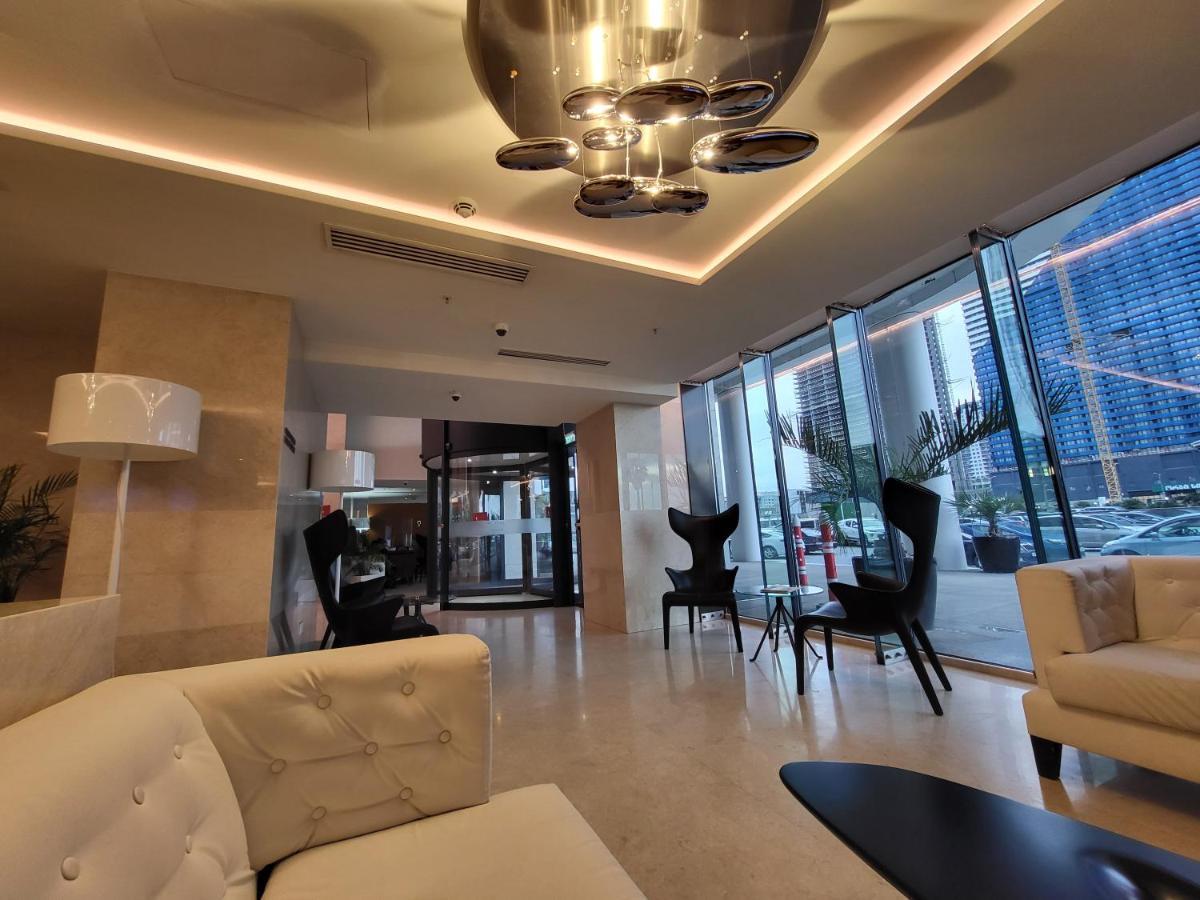 Black Sea Apartments Alliance Palace 巴统 外观 照片