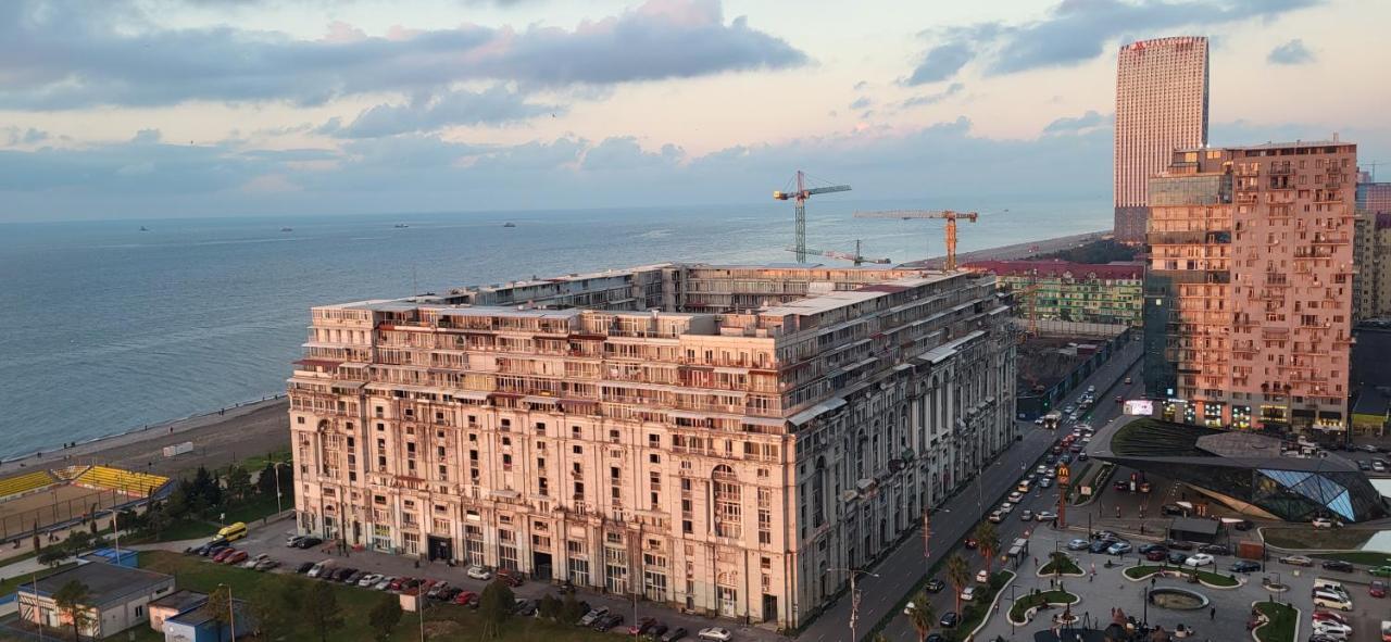 Black Sea Apartments Alliance Palace 巴统 外观 照片